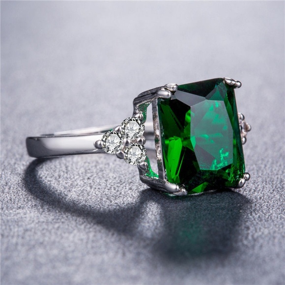 Elegant 925 Silver Princess Cut 2.0ct Emerald Ring - Picture 3 of 8
